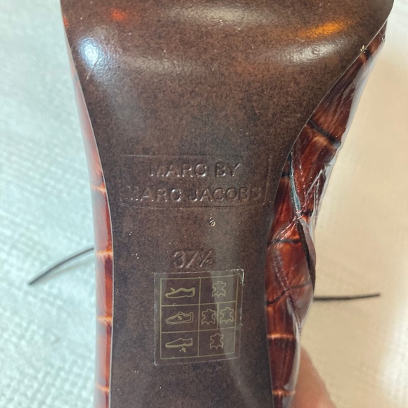 MARC BY MARC JACOBS Patent Leather Printed Pumps - Picture 5 of 11